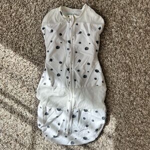 SOLD Happiest baby snoo swaddle Lg